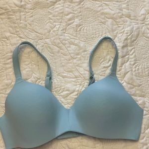 Hanes light blue T-shirt bra